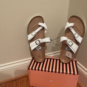 White size 9W Sandals (NWT)
